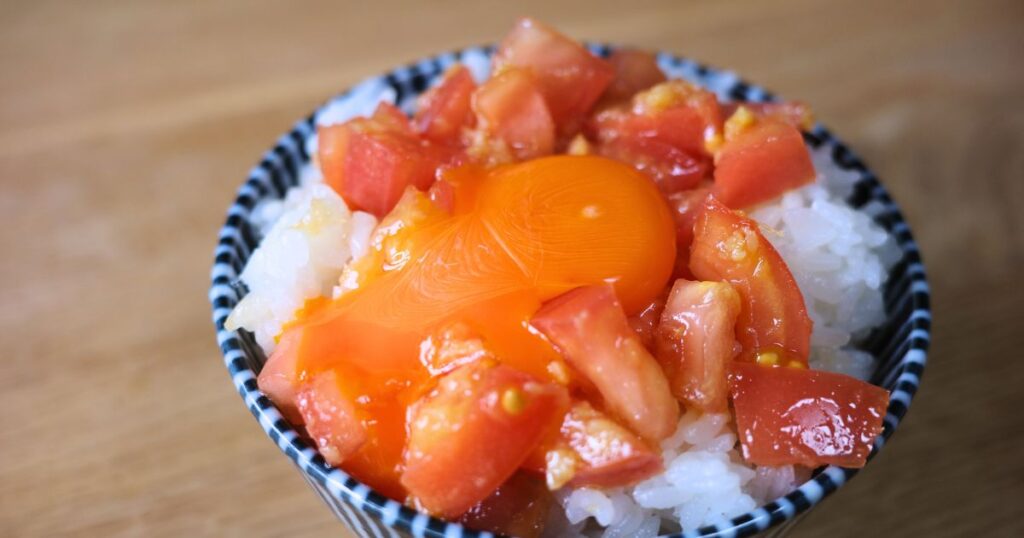 姜葱醤まみれトマトの卵かけごはん