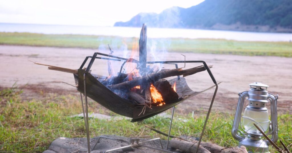 焚火台と海