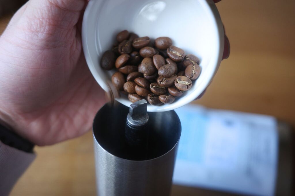 コーヒー豆を見るに入れる