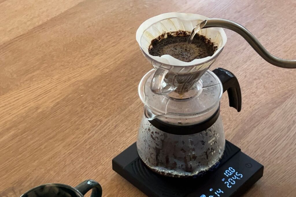 4:6メソッドでお湯を注ぐ