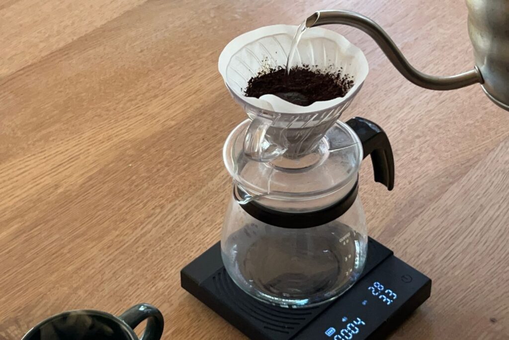 4:6メソッドでお湯を注ぐ
