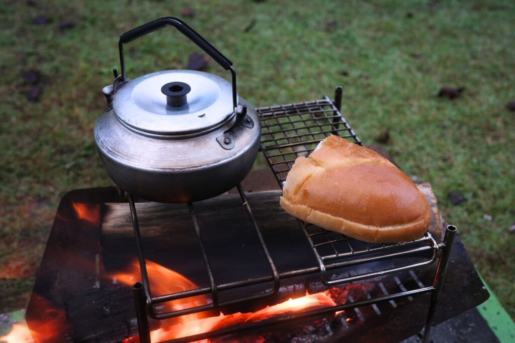 CAMPING MOON「SOLO-A4G」とケトルとパン