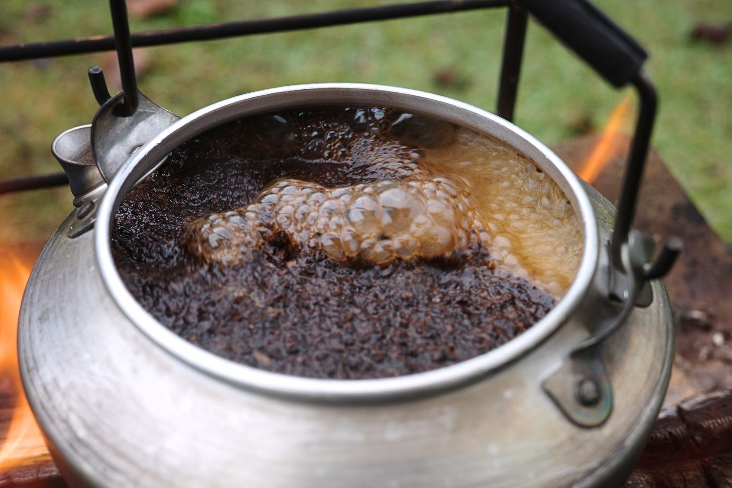 【感性で楽しむ】キャンプにぴったりのフィールドコーヒー！ | 必要なものから淹れ方まで解説