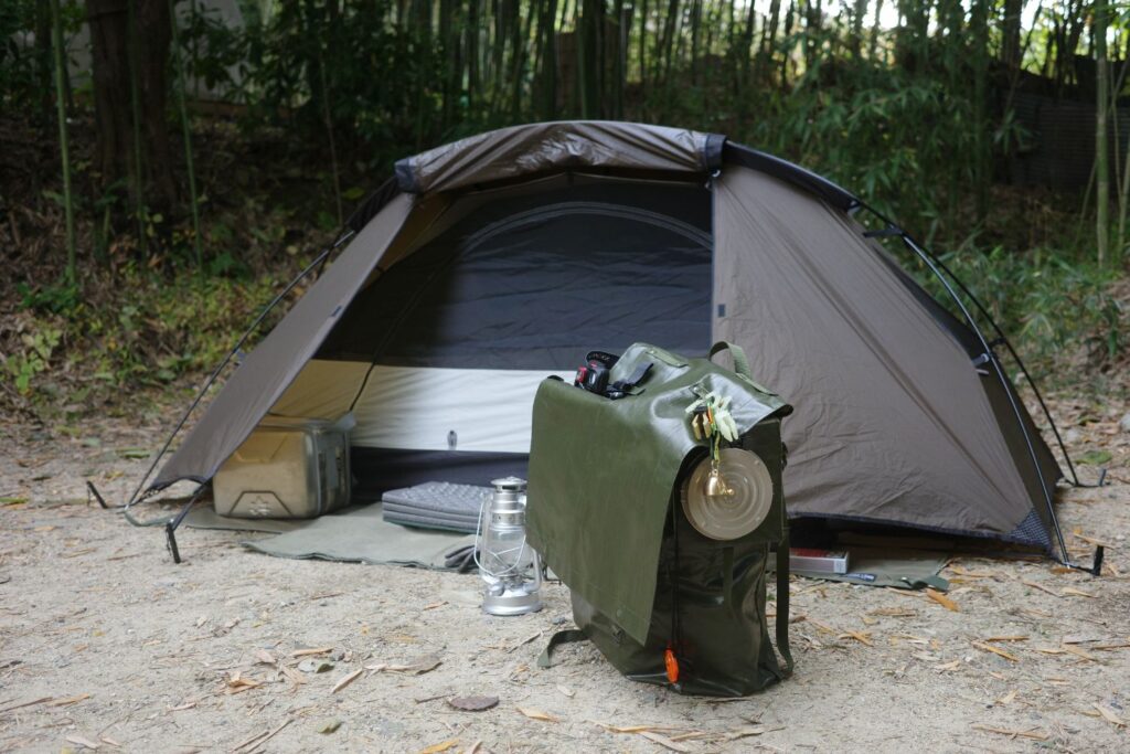 クラブ西宮のサイトにテントを設営