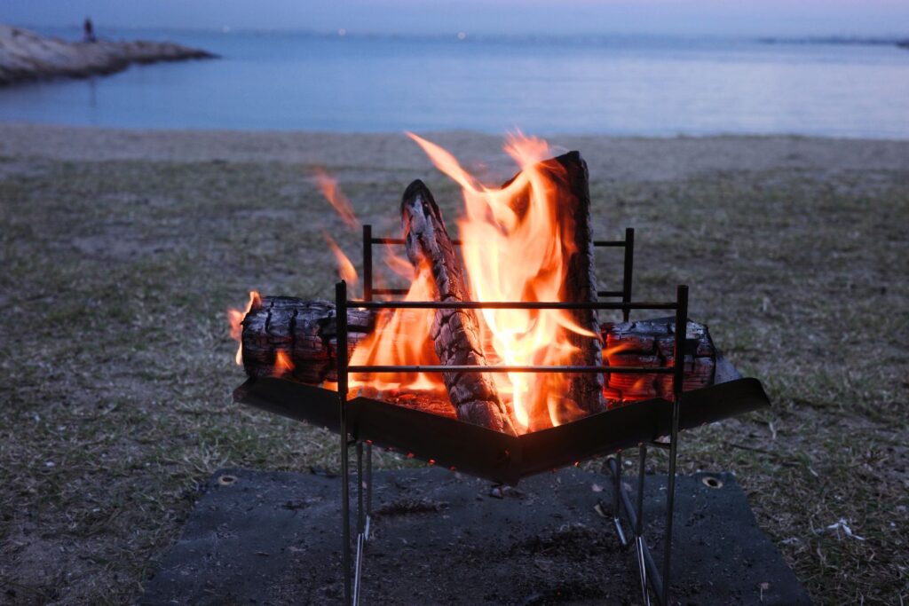 CAMPING MOON「SOLO-A4G」を使って海辺で焚き火