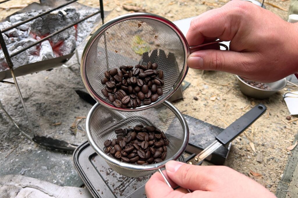 コーヒー豆を冷ます