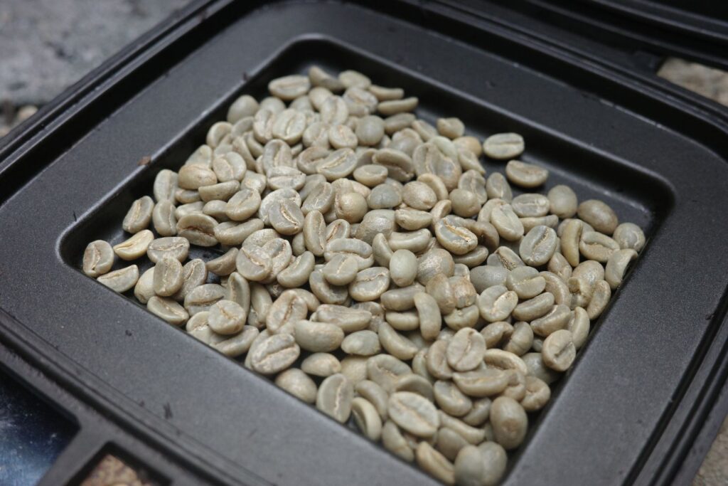 生豆をホットサンドメーカーにイン