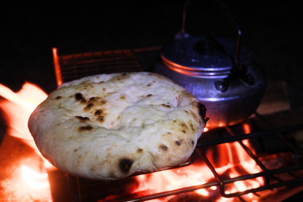 チーズナンを焼く