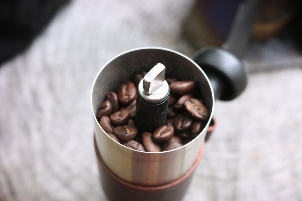 コーヒーミルにコーヒー豆