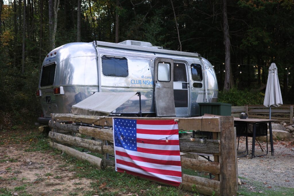 クラブ西宮のトレーラーハウス