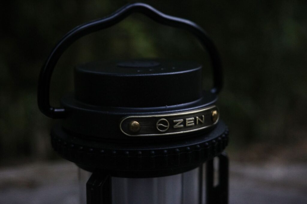 ZEN Camps「禅燈-幽玄」のプレート