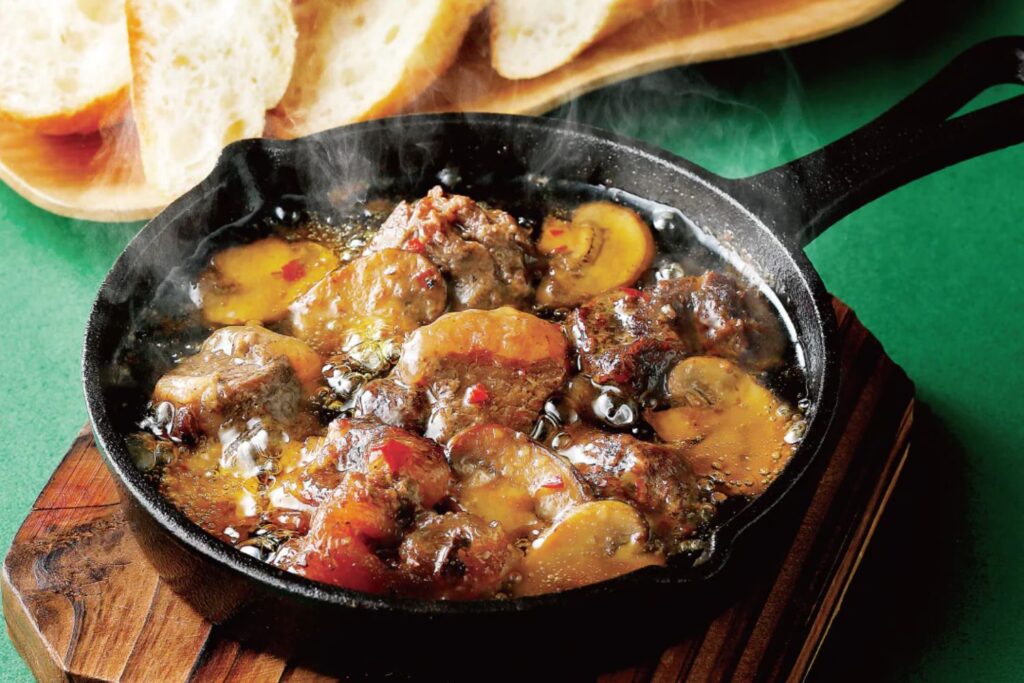 山本忠信商店「北海道産ビーフと十勝産マッシュルームの十勝アヒージョ」