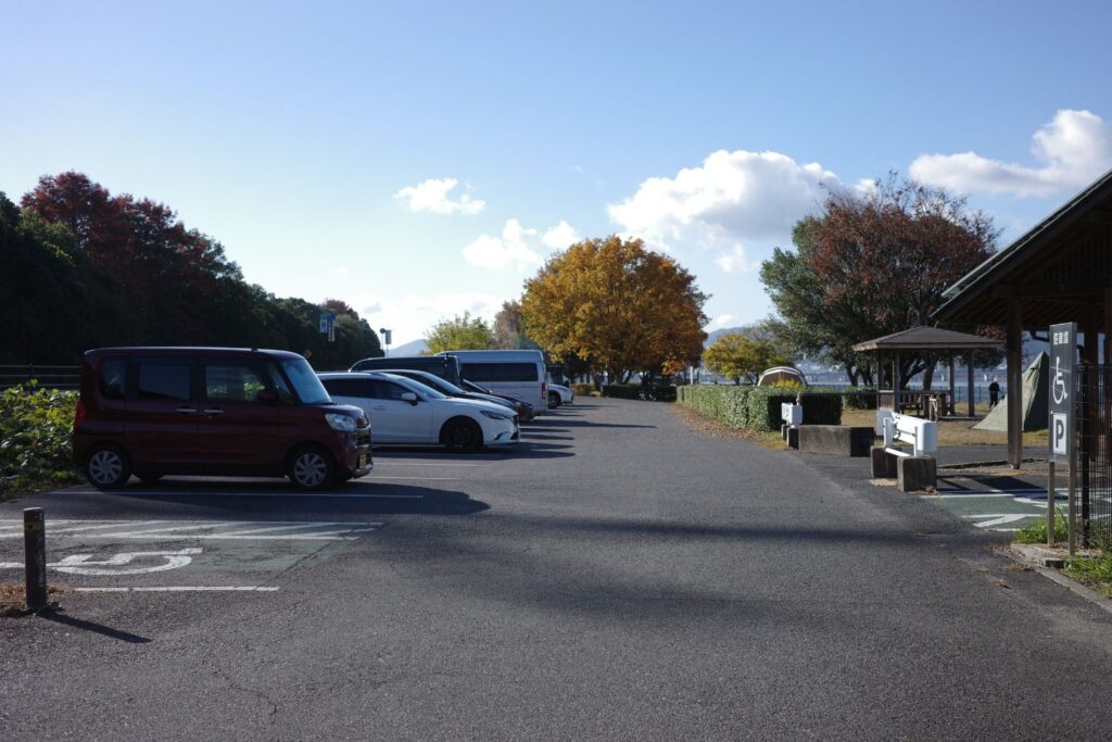 湖岸緑地「帰帆島2」の駐車場