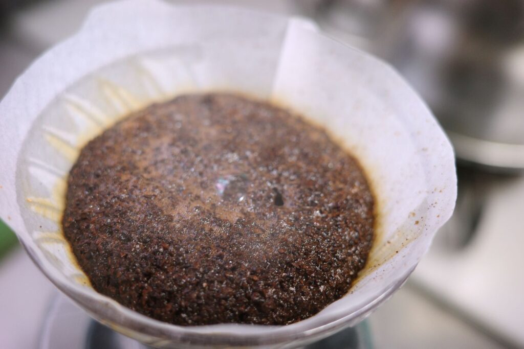 コーヒーをドリップ