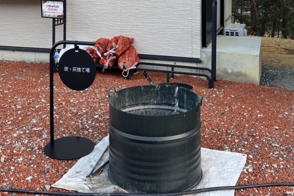 やはずの森倶楽部灰捨て場