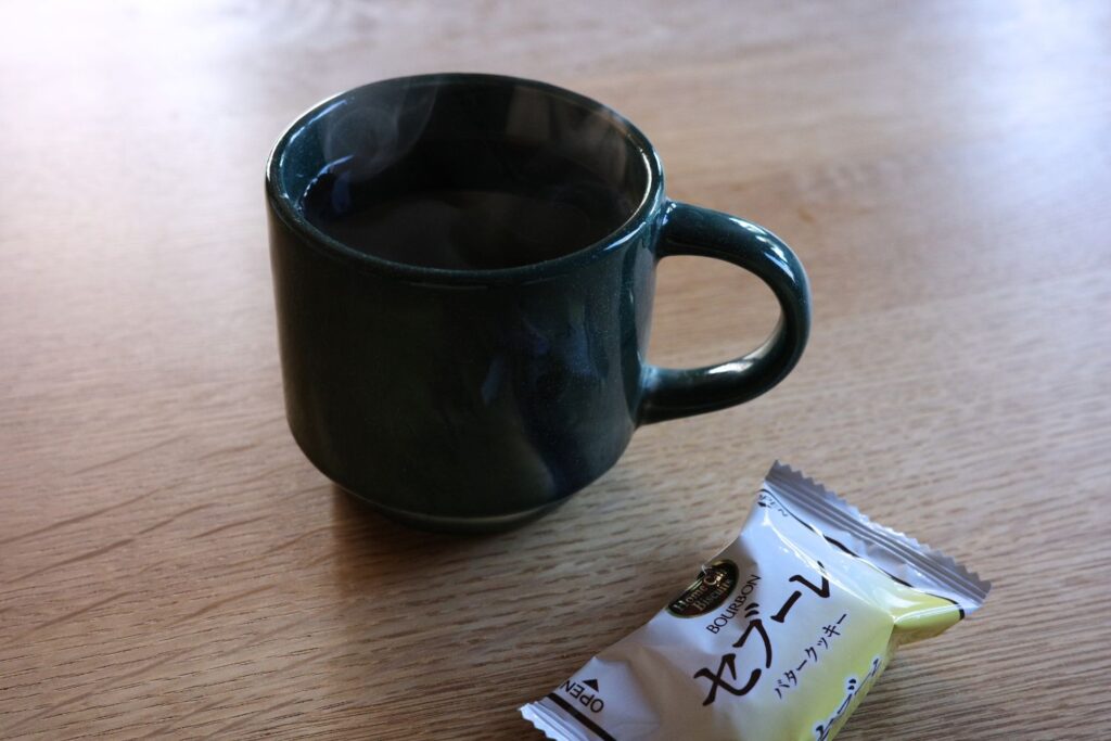 ドリップコーヒーとお菓子