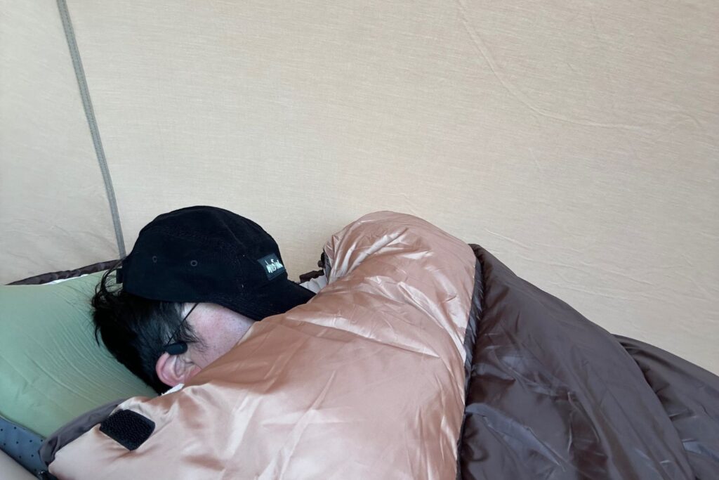 ベアーズロックシュラフにくるまるたなそう