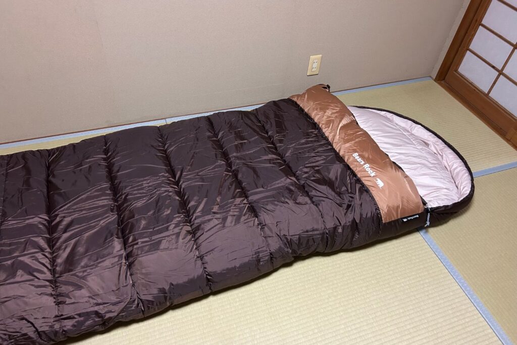 ベアーズロック「-30℃寝袋 FX-503W」を家で使用