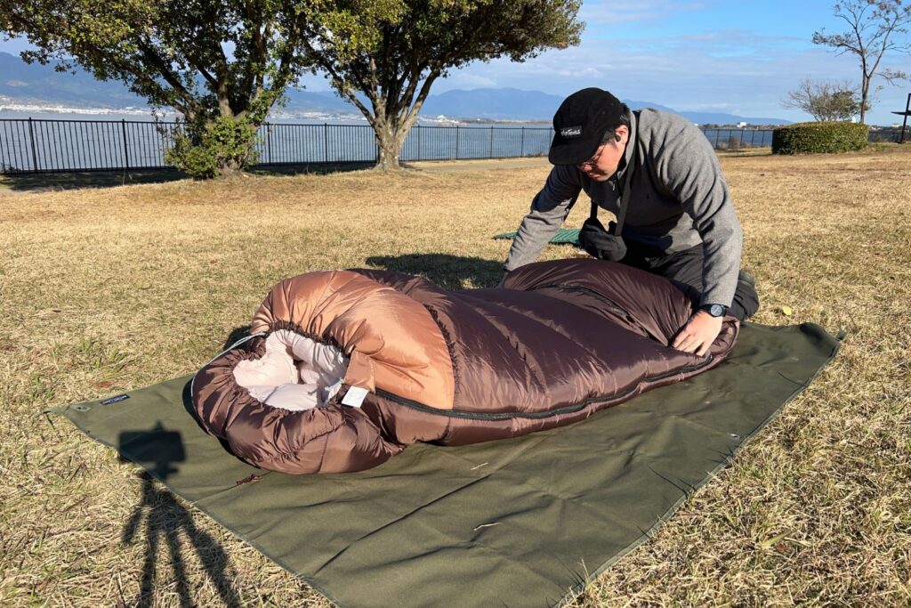 ベアーズロック「-30℃寝袋 FX-503W」を巻くたなそう