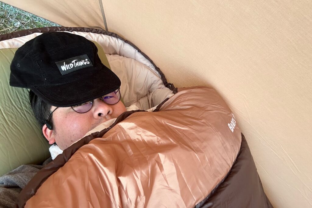 ベアーズロック寝袋に包まるたなそう