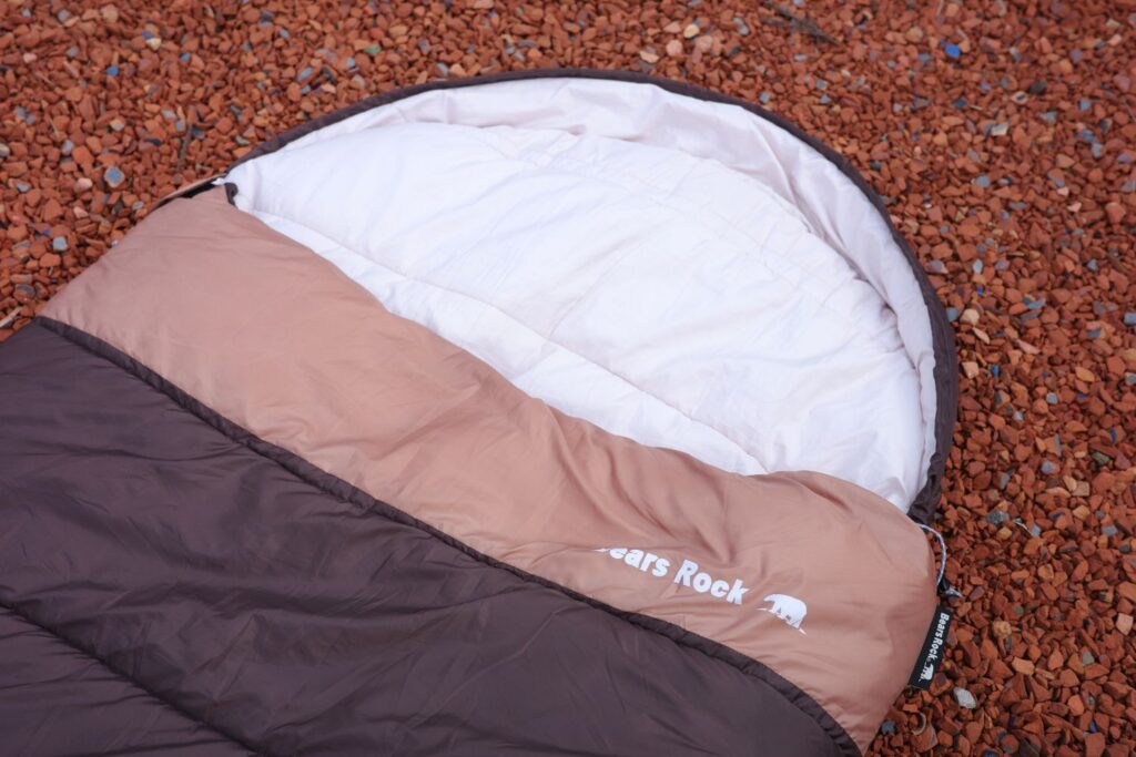 ベアーズロック「-30℃寝袋 FX-503W」と瓦チップサイト