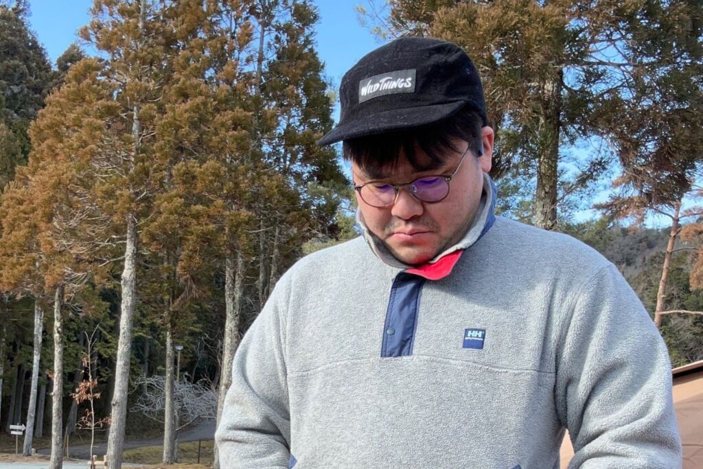 キャップを被るたなそう