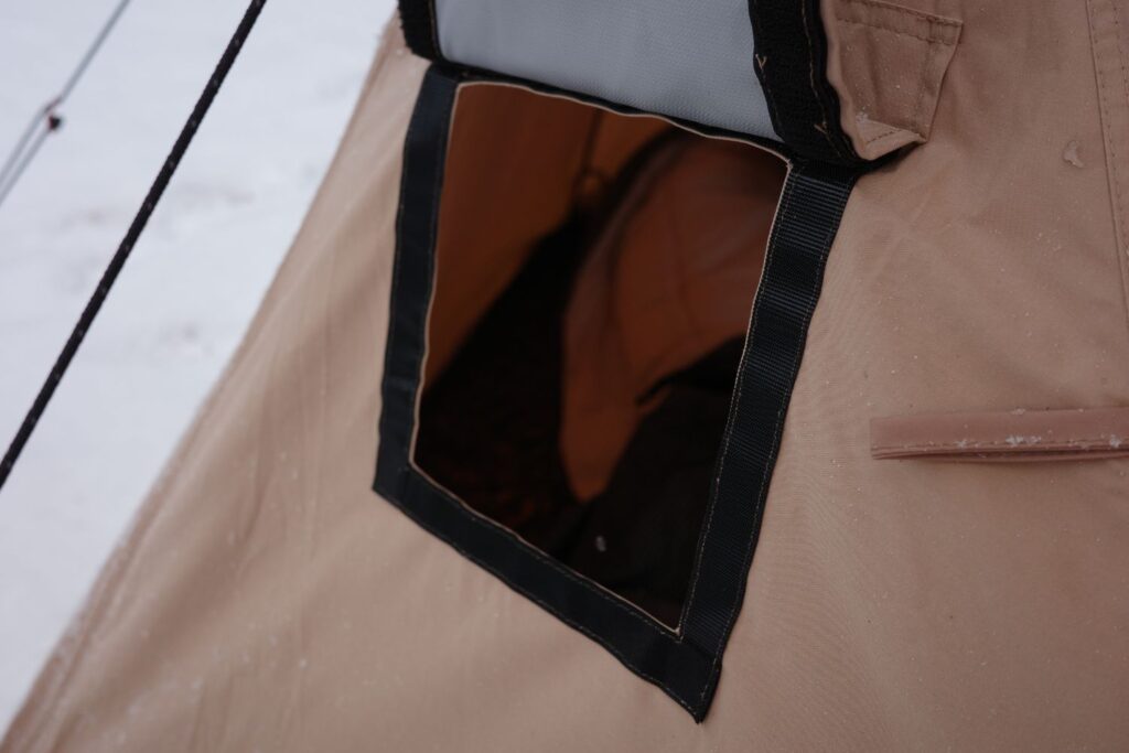 TOMOUNT「パップテント」の煙突穴