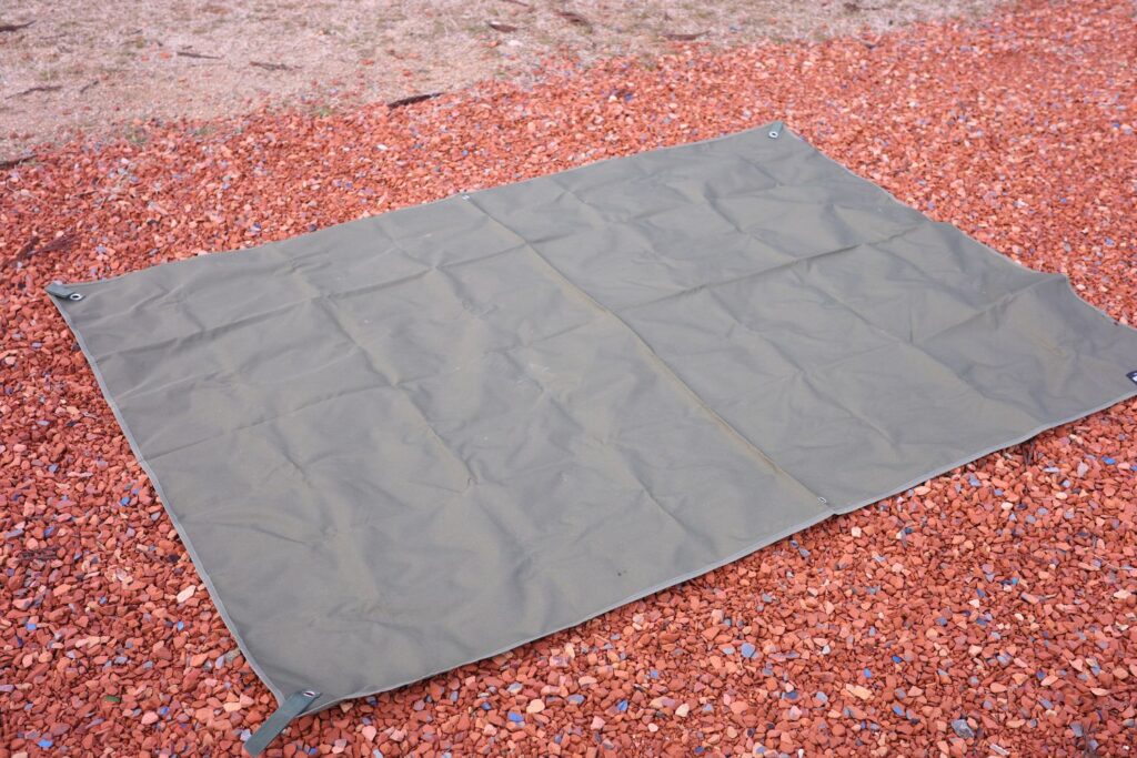 ネイチャーランド「グランドシート」を広げたところ