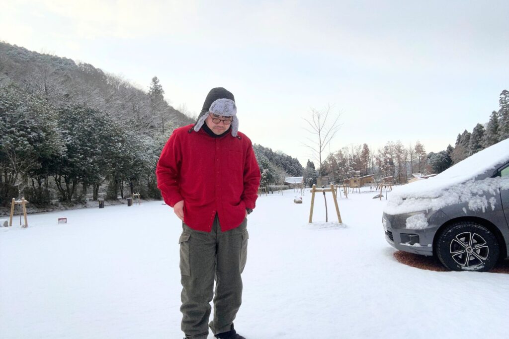 雪景色とパイロットキャップ