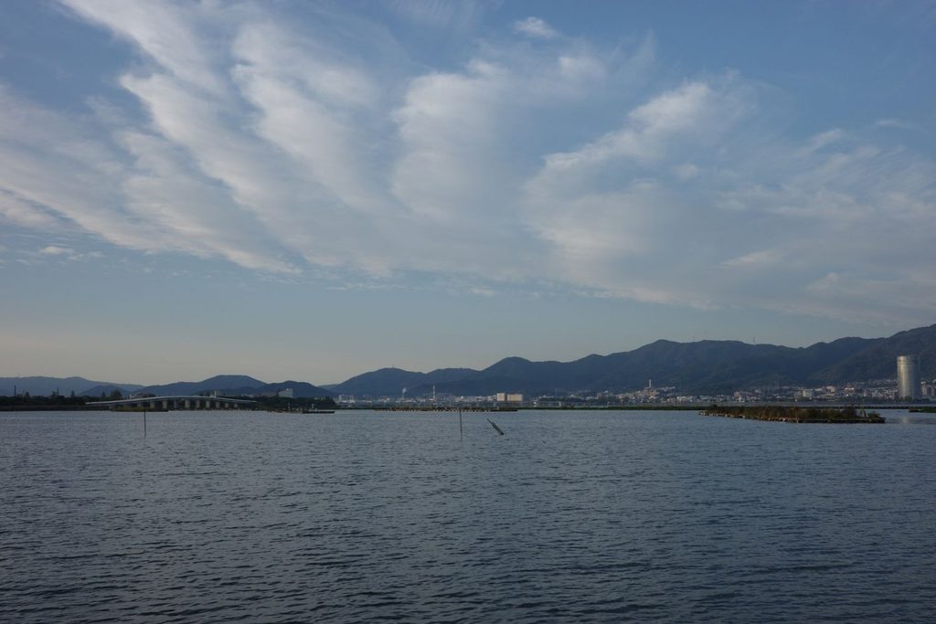 湖岸緑地「北山田1」の朝の風景
