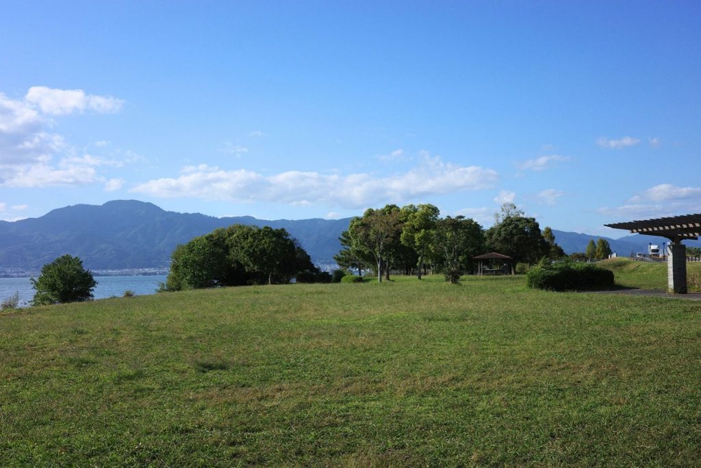 湖岸緑地「北山田1」の芝生広場